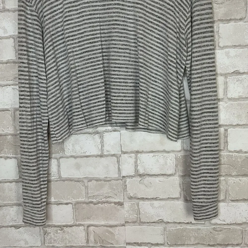 Wild Fable Gray & White Striped Long Sleeve Crop Top Size L